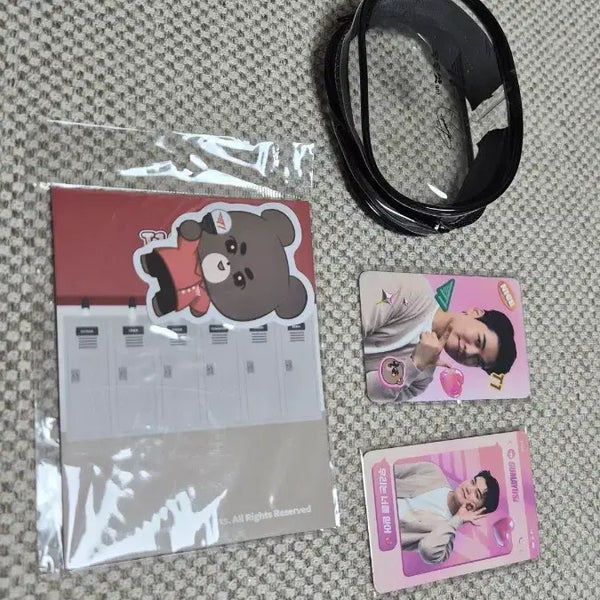 [BUNJANG] KumaYusi Eve 1st/2nd Photocard Bundle with Medicine Case & Sticker / 구마유시 이브 1차2차 포카와 약케이스.구마유시스티커 일괄