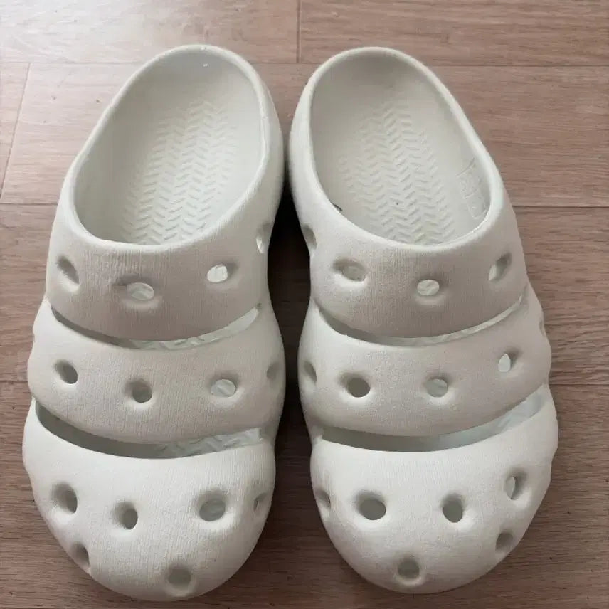 [BUNJANG] Keen Yogi Sandal White W8 / 킨 요기 샌들 화이트 W8