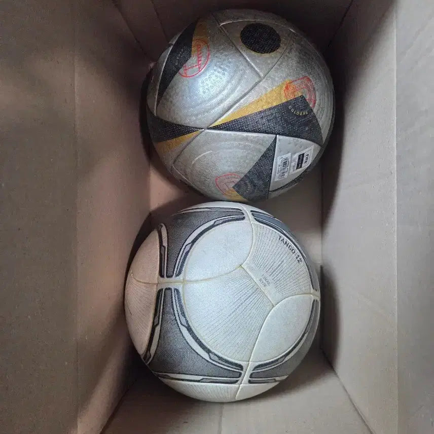 [BUNJANG] Adidas Match Balls Bundle (Fussballliebe Finale / Tango 12 Final) / 아디다스 매치볼 2개 일괄판매(푸스발리베 피날레/탱고 12 파이널)