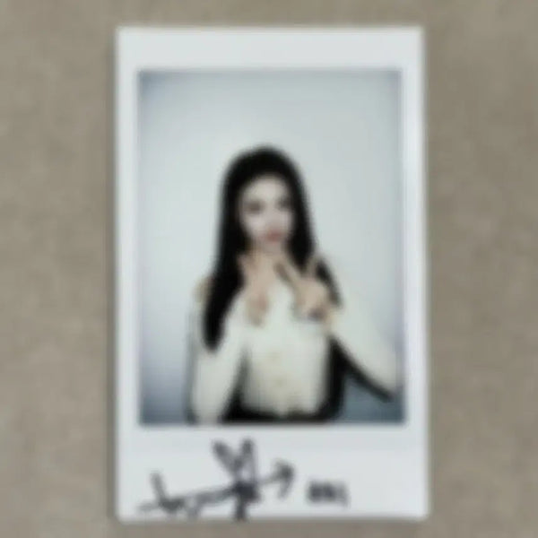 [BUNJANG] tripleS VV Shin Wi Signed Polaroids / 트리플에스 신위 주간아 싸폴 싸인폴라로이드 VV 비비