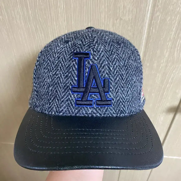 [BUNJANG] MLB X Harris Tweed Herringbone Lambskin Snapback OS Size / *[MLB] 엠엘비 X 해리스트위드 헤링본 양가죽 스냅백 OS사이즈