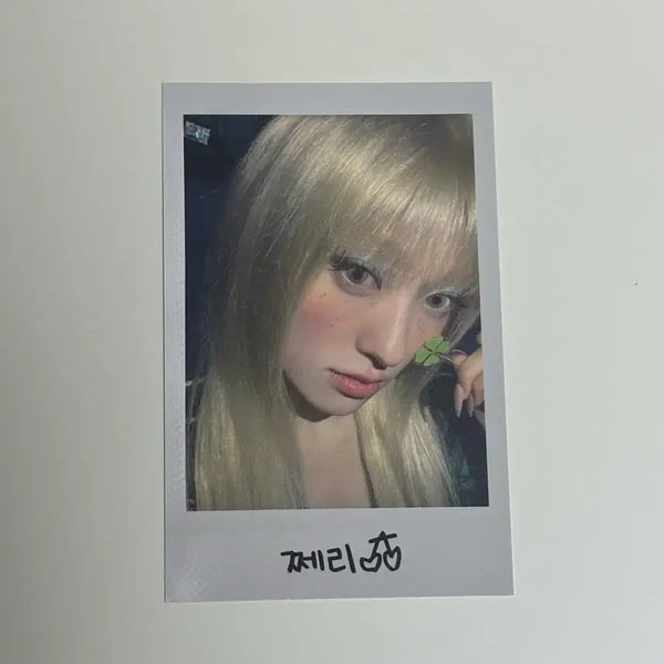 [BUNJANG] LOONA Yves 2022 Artemis Studio Polaroids Photocard / 아르테미스 최리 공방폴라 포카 오브젝트 이달의소녀 이달소