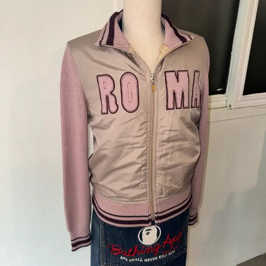 [BUNJANG] Adabat Roma Embroidered Knit Colorblock Zip-Up / 아다바트 로마 자수 니트 배색 집업