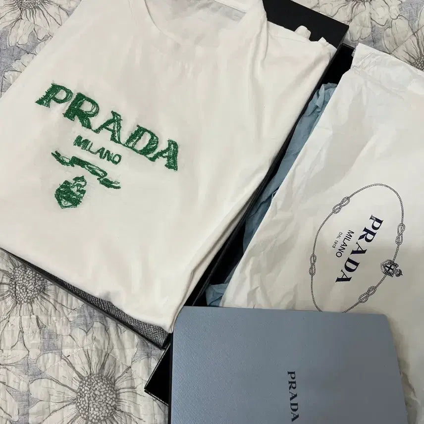 [BUNJANG] Prada T-Shirt / 프라다 반팔 L