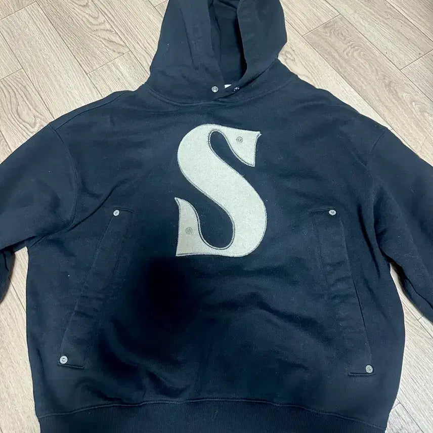 [BUNJANG] Setter Rivet Appliqué Pocket Logo Hoodie Black S / 세터 리벳 아플리케 포켓 로고 후드 블랙 S