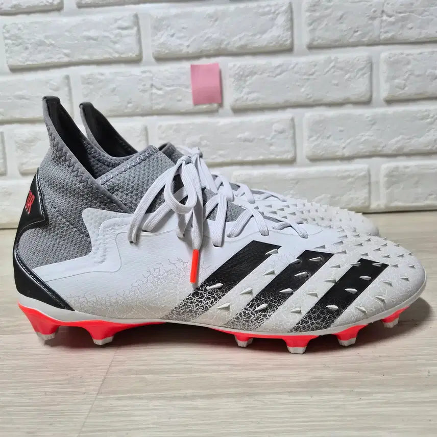 [BUNJANG] Adidas Predator Freak.2 MG (AG/HG) Football Boots 270mm / 아디다스 프레데터 프릭.2 MG(AG/HG) 축구화 270mm