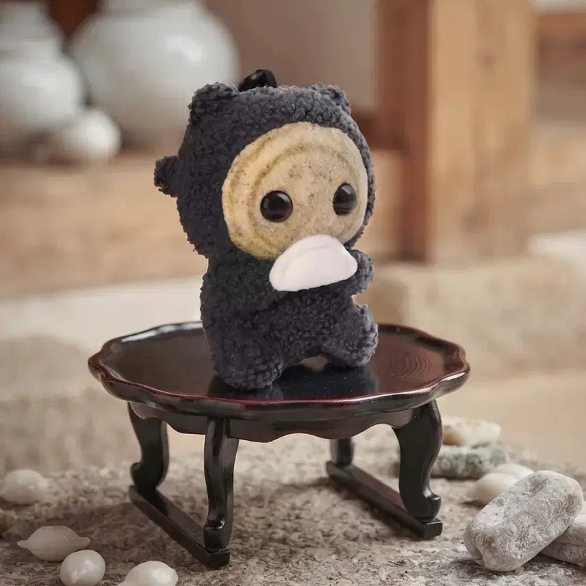 [BUNJANG] Donggung "Greedy Mouth" Plush Keyring 13cm / 동궁 꺼먹살이 인형키링 13cm 넷플릭스 무신사