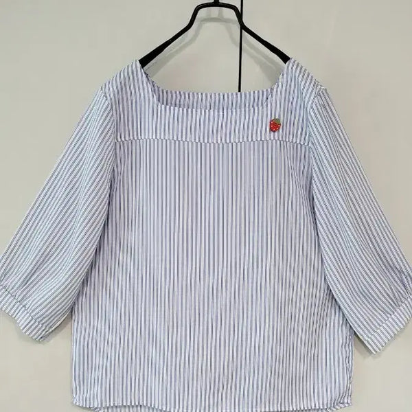 [BUNJANG] Blue Striped Square Neck Boxy Fit Blouse / 깔끔한 블루 세로줄 폴리원단 세련된 스퀘어 넥라인 박시핏 블라우스