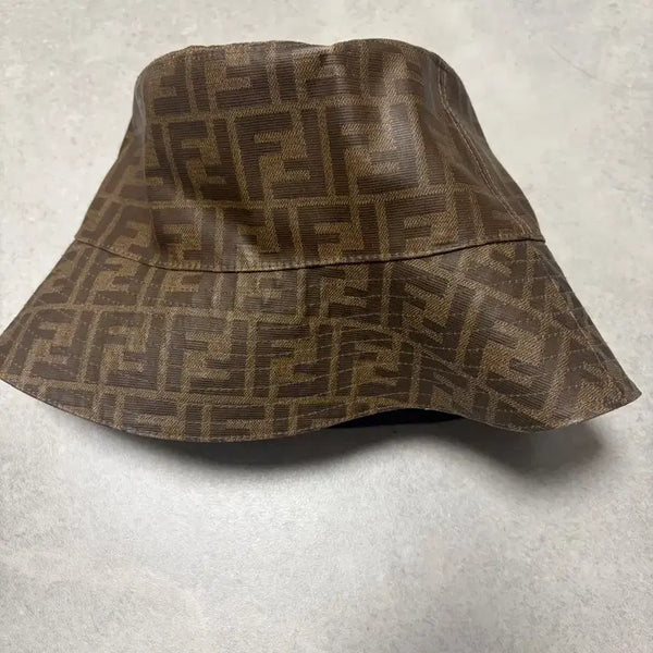 [BUNJANG] Fendi Reversible Bucket Hat / 팬디 버킷햇