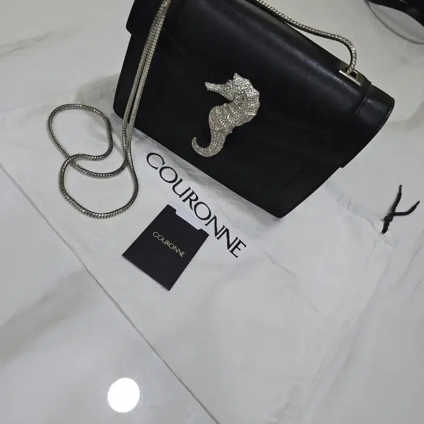[BUNJANG] Couronne Crystal Seahorse Shoulder Bag / 쿠론(COURONNE) 크리스탈 해마백 숄더백