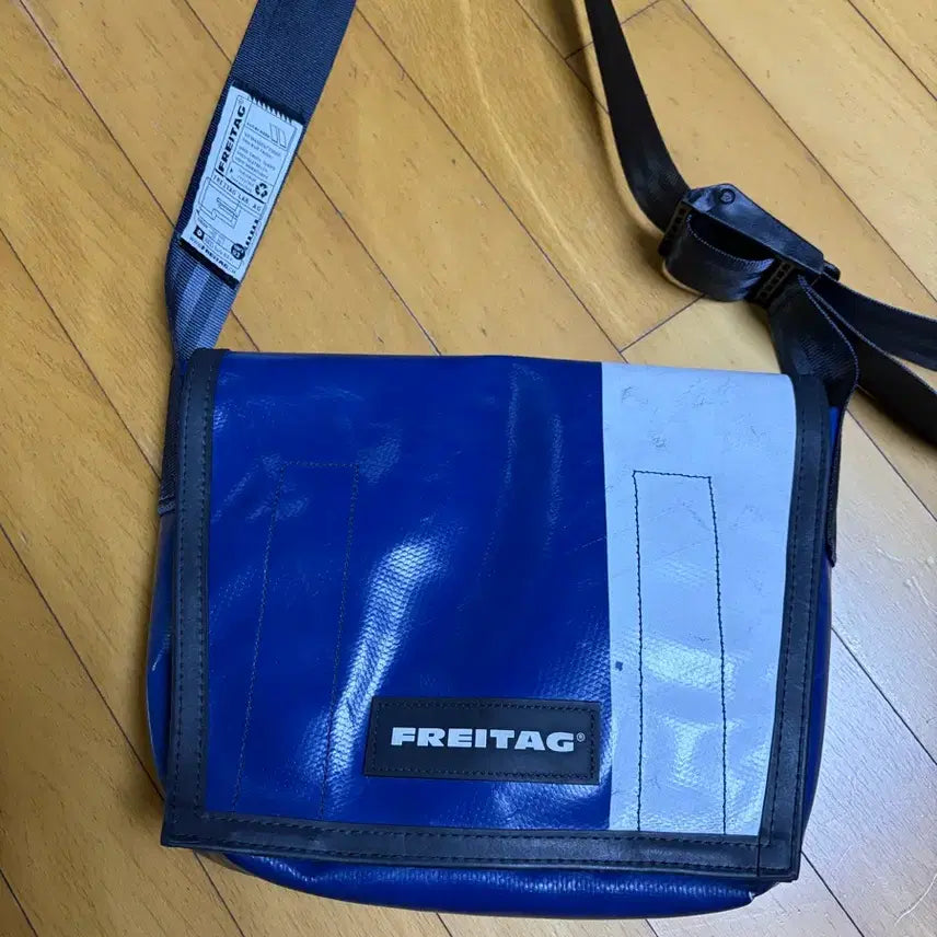 [BUNJANG] Freitag Ramsay Messenger Bag Blue White / 프라이탁 라씨 메신저백 블루 화이트
