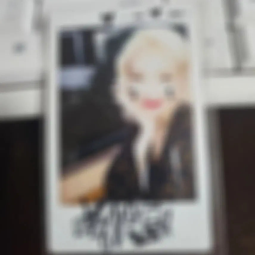 [BUNJANG] Girls' Generation Hyoyeon Signed Polaroids / 소녀시대 효연 싸인 폴라