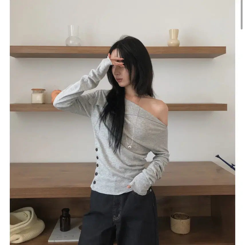 [BUNJANG] Greeny Roots Two-Way Off-Shoulder Slit T-Shirt / 그리니 루츠 투웨이 오프숄더 트임 티셔츠