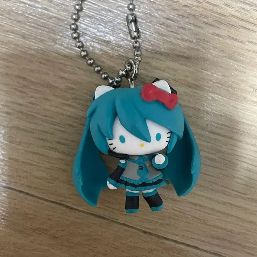[BUNJANG] Hatsune Miku x Hello Kitty Acrylic Keychain / 미쿠x키티 키링