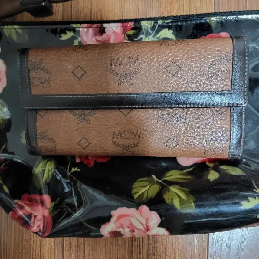[BUNJANG] MCM Monogram Brown Leather Bifold Wallet / 엠씨엠 지갑 성주택  있어요