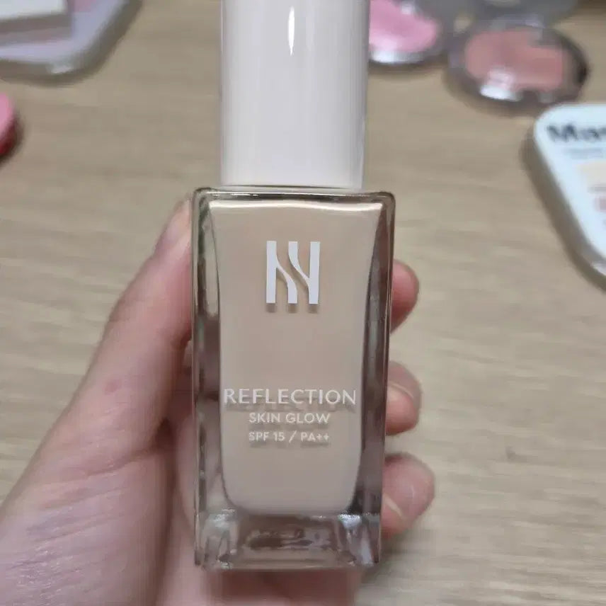 [BUNJANG] Hera Reflection Glow Foundation 17N1 / 헤라 리플렉션 글로우 파운데이션 17n1