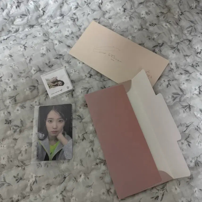 [BUNJANG] IU 2022 Golden Hour Concert Official Photocard / 아이유 2022 골든아워 콘서트 역조공