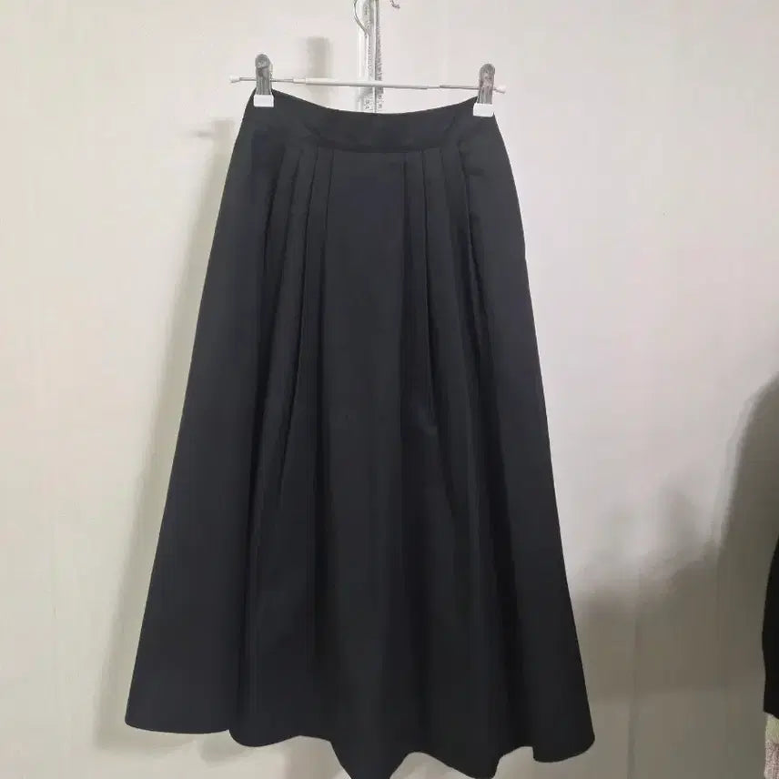 [BUNJANG] Black Pintuck Flare Banding Long Skirt / 롱 스커트 블랙 핀턱 플레어 밴딩