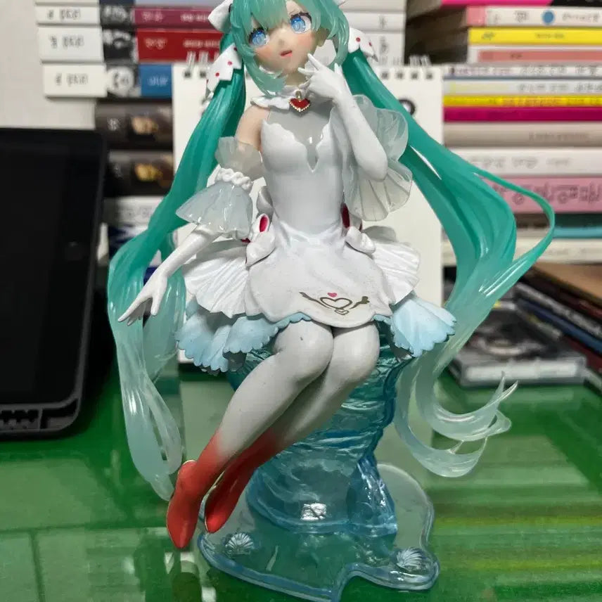 [BUNJANG] Hatsune Miku White Costume Figure / 하츠네미쿠 피규어