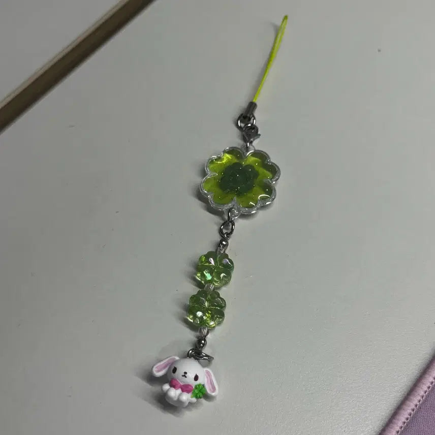 [BUNJANG] Sanrio Sugarbunnies Shirousa Clover Strap Keychain / 산리오 슈가바니즈 시로우사 네잎클로버 클로버 스트랩 키링 가챠 고전 인형 파우치 쿠로우사 메지루시