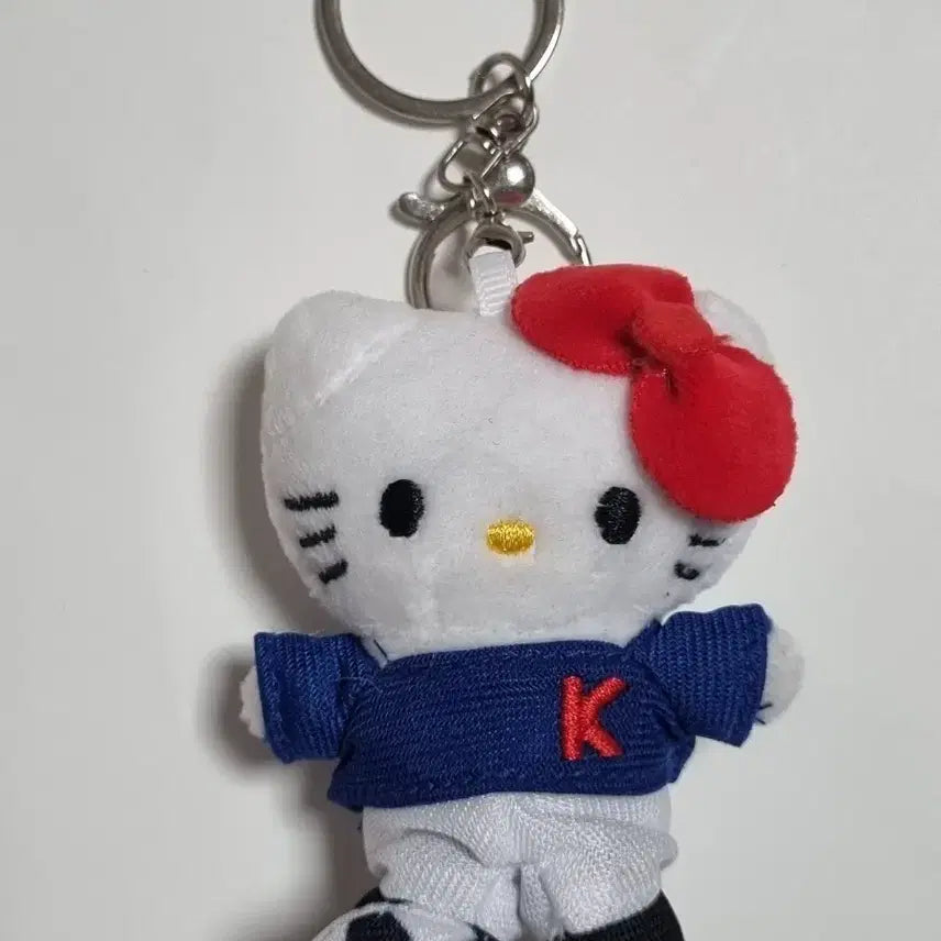 [BUNJANG] Hello Kitty Mini Soccer Keychain Plush / 키티 미니 축구 키링 인형
