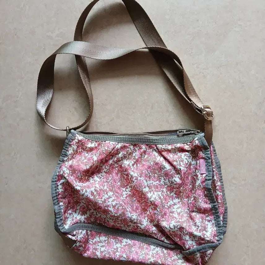 [BUNJANG] Liberty Flower Pattern Crossbody Bag / 리버티 플라워 패턴 크로스백