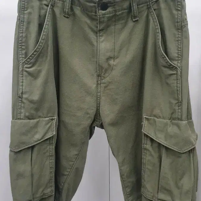 [BUNJANG] Levi's Khaki Cargo Shorts (30-inch) / 리바이스 카키 카고 반바지 30인치