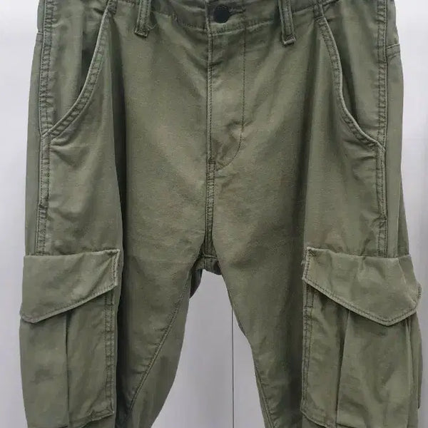 [BUNJANG] Levi's Khaki Cargo Shorts (30-inch) / 리바이스 카키 카고 반바지 30인치