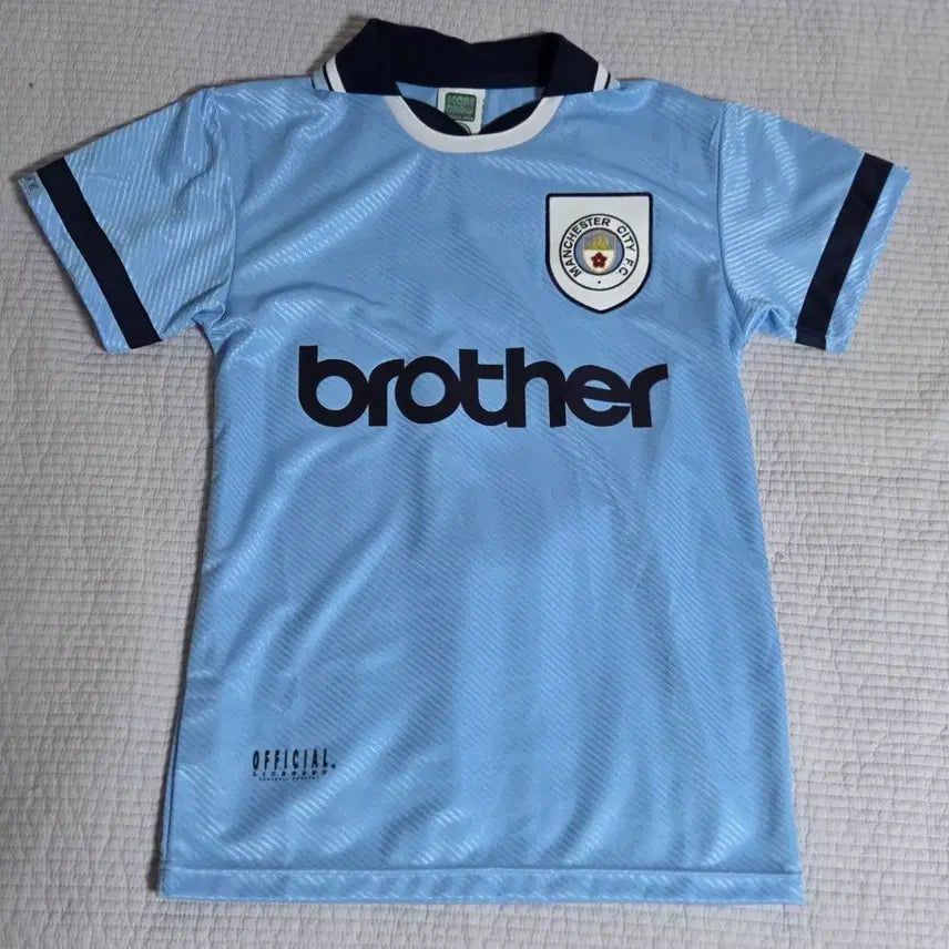 [BUNJANG] Oasis Liam Noel Manchester City 1994 Brother Retro Jersey (Size: UK S - KR M) / 오아시스 리암 노엘 맨시티 1994 brother 레트로 유니폼 90000원에 판매합니다. (사이즈: UK S - KR M)