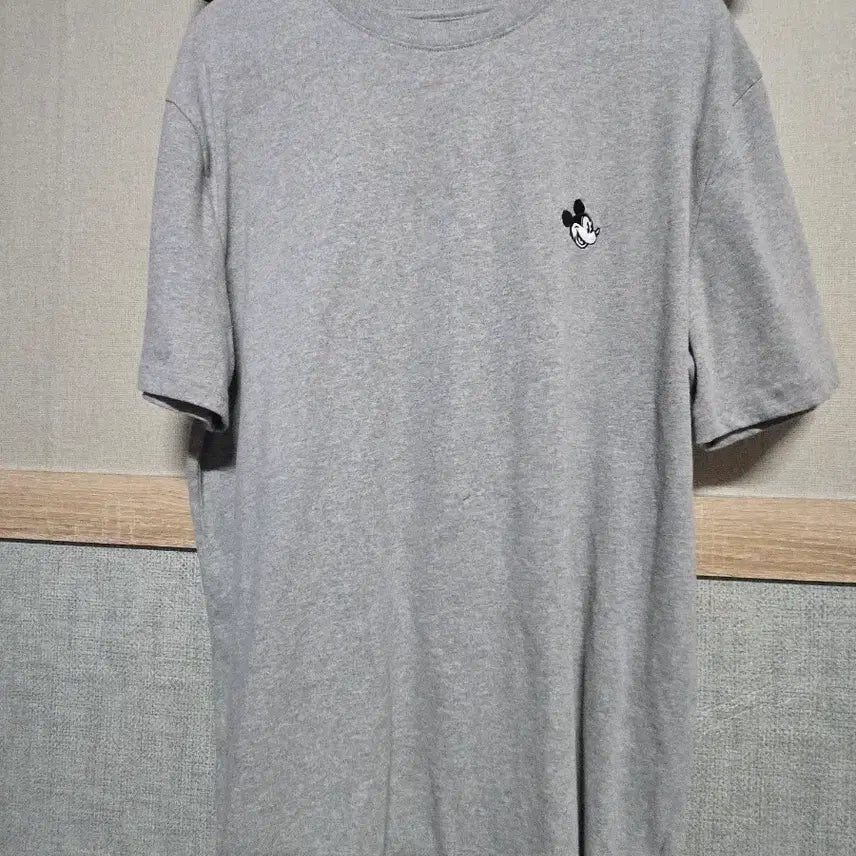 [BUNJANG] Disney Mickey Mouse Embroidered Short Sleeve T-Shirt - Gray / 디즈니 미키마우스 반팔 티셔츠 그레이