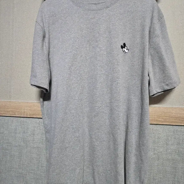 [BUNJANG] Disney Mickey Mouse Embroidered Short Sleeve T-Shirt - Gray / 디즈니 미키마우스 반팔 티셔츠 그레이