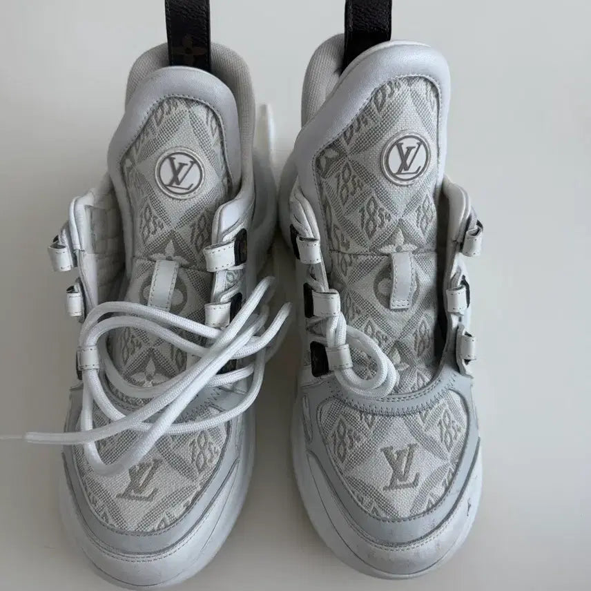 [BUNJANG] Louis Vuitton Archlight 35 / 루이비통 아치라이트 35(225)