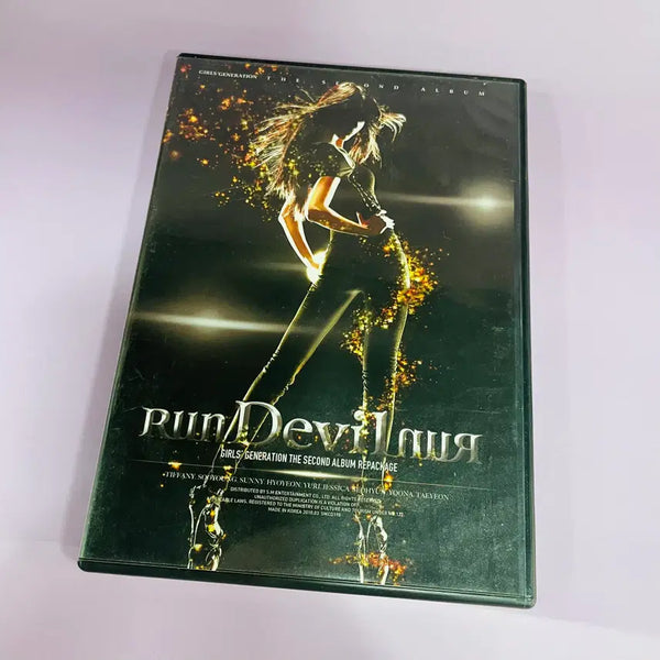 [BUNJANG] Girls' Generation (SNSD) 2nd Repackage Album Run Devil Run (Hyoyeon Poster) / [중고음반/CD] 소녀시대 Girls' Generation (SNSD) 2집 리패키지 Run Devil Run (효연 포스터)