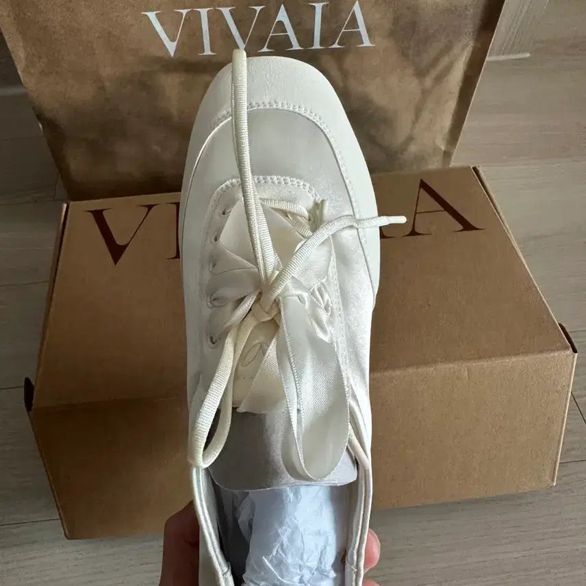 [BUNJANG] VIVAIA Cristina Jogger Sneakers White (Size 38/240) / [새제품]VIVAIA비바이아 Cristina 조거 스니커리나 화이트 240 (38)