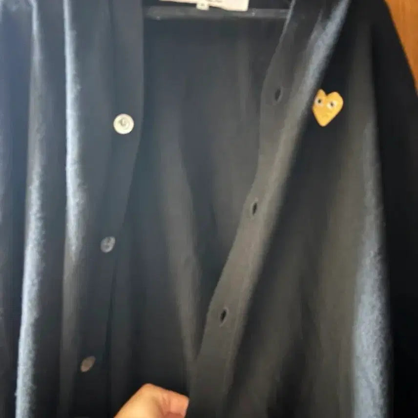 [BUNJANG] Comme des Garçons Play Black Cardigan with Gold Emblem / 꼼데가르송 플레이 와펜 가디건 블랙