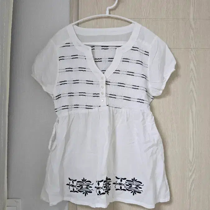 [BUNJANG] Embroidered Blouse - Size S / 여름 자수 블라우스 55 S (상의쪽스판)