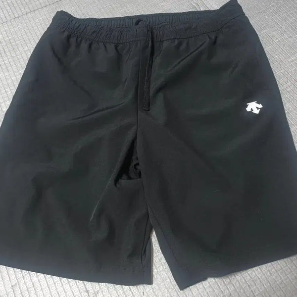 [BUNJANG] Descente Black Shorts / 데상트 반바지