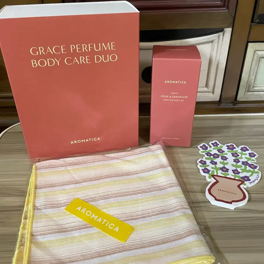 [BUNJANG] Aromatica Rose Perfume Body Care Set (Body Wash + Body Lotion + Oil) + Rosemary Scalp Scaling Shampoo + Scarf / 아로마티카 로즈 퍼퓸 바디케어 3종 (바디워시+바디로션+오일) + 로즈마리 스칼프 스케일링 샴푸 + 스카프 새상품