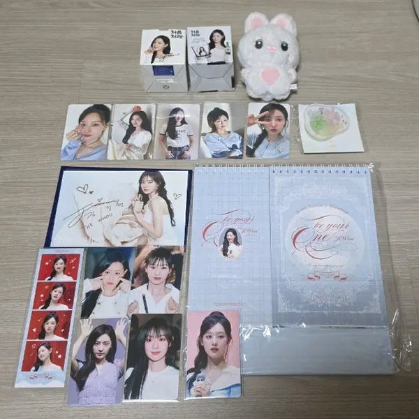 [BUNJANG] Kim Jiwon Fan Cafe Event Bundle Set: Photocard, Goods, Magazines / 김지원 팬카페 이벤트 포카+굿즈+ 잡지 일괄(16일까지 35.0)