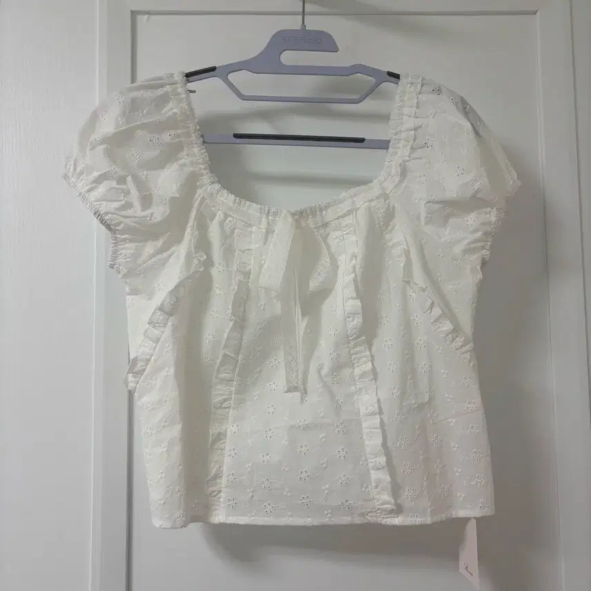 [BUNJANG] Revoir Punching Short Sleeve Blouse / revoir 르브아 펀칭 반팔 블라우스