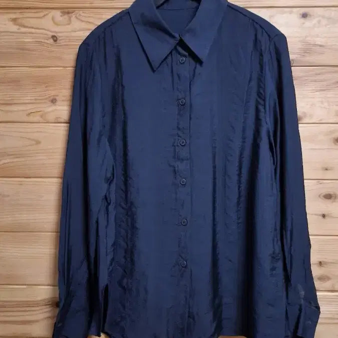 [BUNJANG] Plastic Island Embossed Blouse / 플라스틱 아일랜드 엠보싱 블라우스