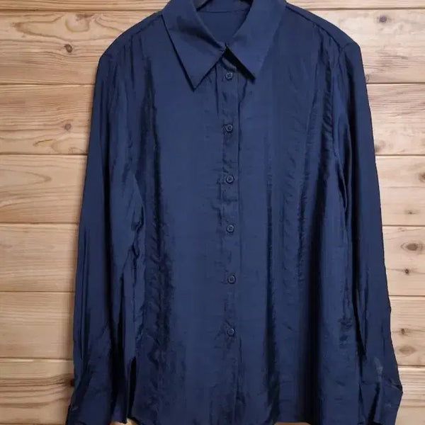 [BUNJANG] Plastic Island Embossed Blouse / 플라스틱 아일랜드 엠보싱 블라우스