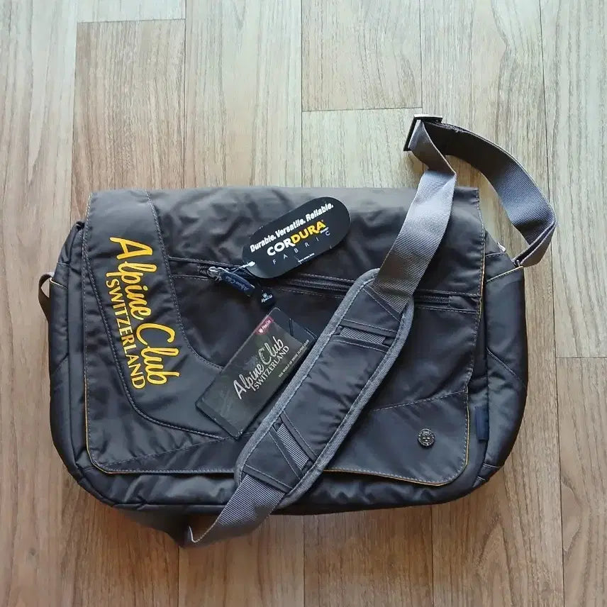 [BUNJANG] Alpine Club Messenger Bag/Crossbody Bag / 알파인 클럽 메신저백/크로스백 새상품