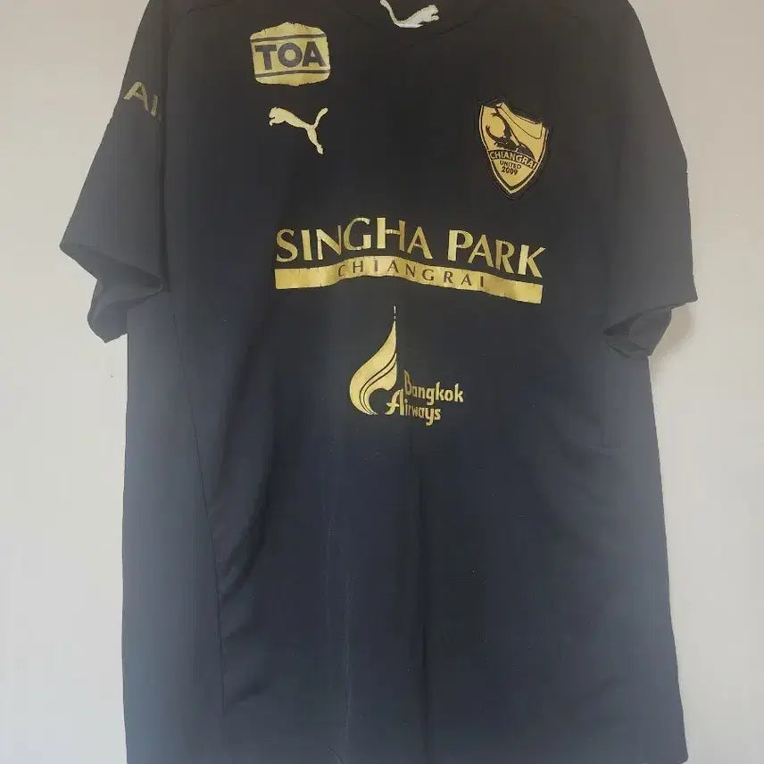 [BUNJANG] Puma Black & Gold Football Jersey / 푸마 블랙 앤 골드 축구 저지