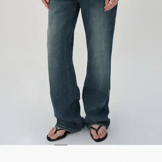 [BUNJANG] Suede Slim Straight Denim [Dark Blue] / 스웨이드 SLIM STRAIGHT DENIM [DARK BLUE] 기명 콜라보