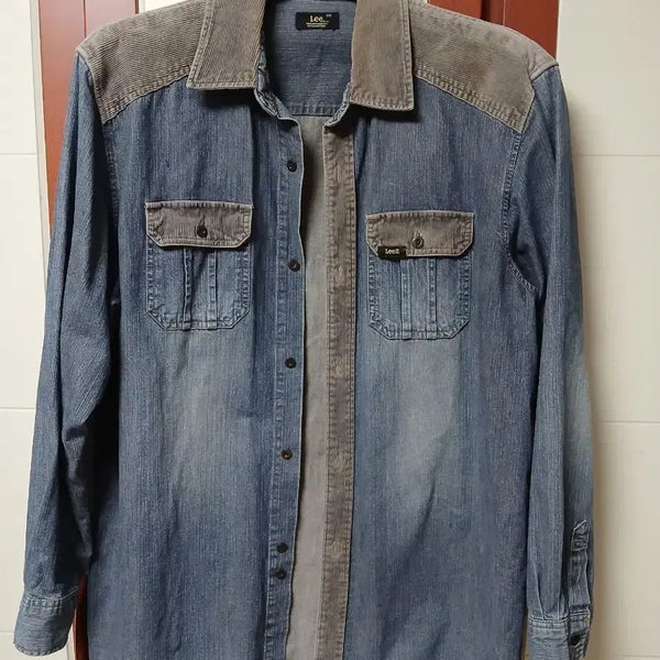 [BUNJANG] Lee Original Denim Shirt with Khaki Corduroy Patch / 오리지널 LEE 데님 셔츠