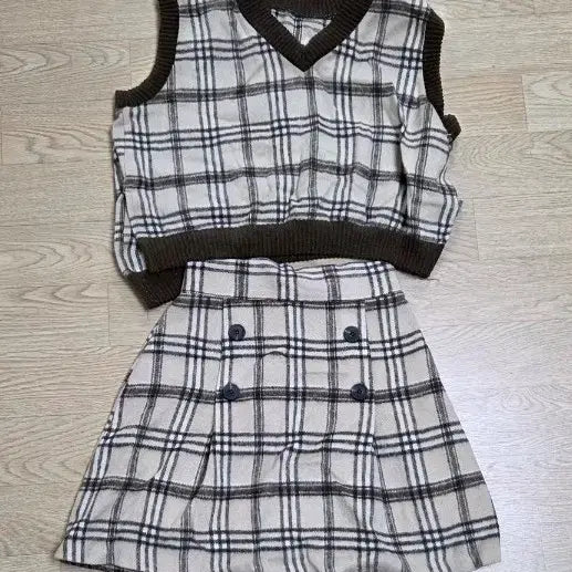 [BUNJANG] Beige Check Knit Vest and Skirt Set / 베이지 체크 니트, 치마 세트