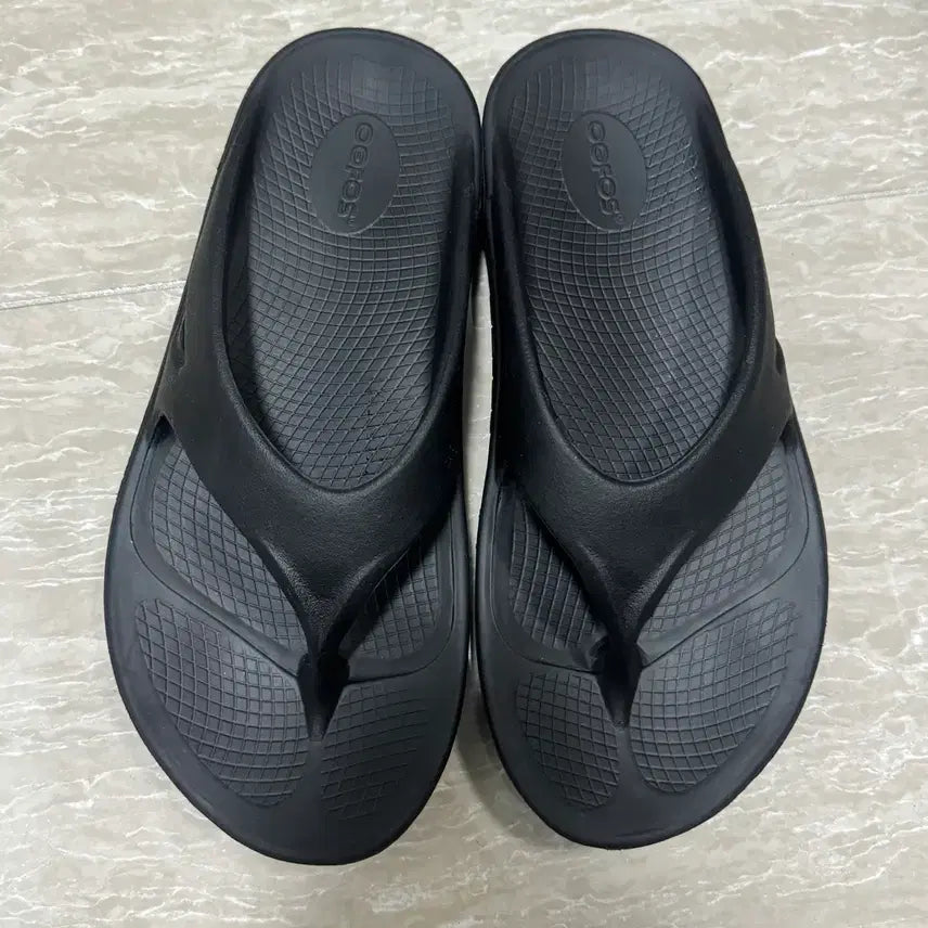 [BUNJANG] OOFOS EU41 (M8-W10) Black Sandals / 우포스 EU41 (M8-W10) 블랙 1회 착용