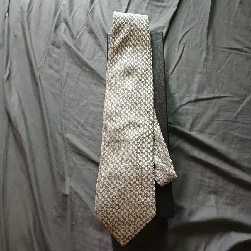 [BUNJANG] Giorgio Armani Genuine Italian Silk Jacquard Necktie / 이탈리아 정품 조르지오 아르마니 이탈리아 실크 넥타이