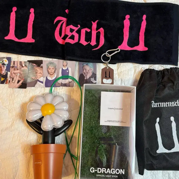 [BUNJANG] G-Dragon Merchandise Bundle Set / 급처)지드래곤 응원봉 및 굿즈 일괄판매
